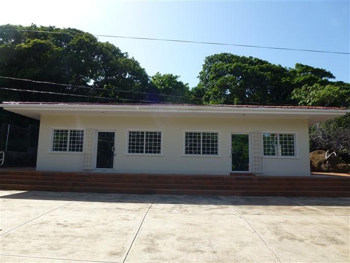 Listing ID: URE0354, Airport Road Utila, Bay Islands, HN - Airport Road Commercial Building, Photo #