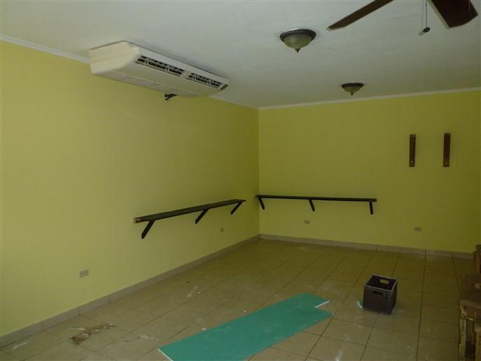 Listing ID: URE0354, Airport Road Utila, Bay Islands, HN - Airport Road Commercial Building, Photo #