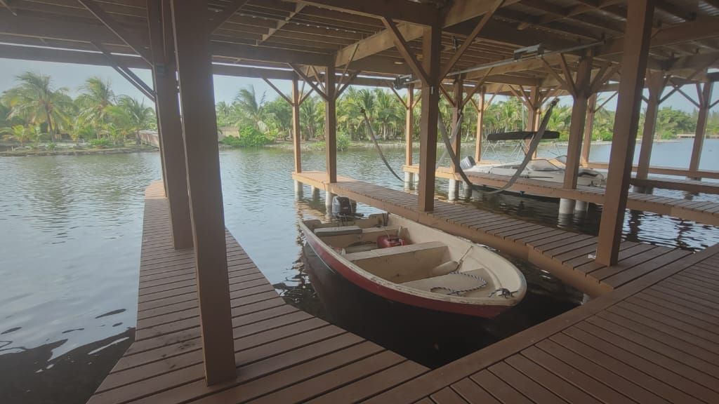 Listing ID: URE0371, Coconut Cove Utila, Bay Islands, HN - Coconut Cove Boat Slip & Garage, Photo #