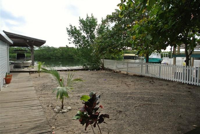 Listing ID: URE0391, The Point Utila, Bay Islands, HN - The Lagoon House, Photo #