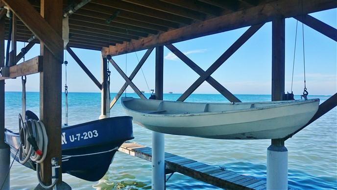 Listing ID: URE0406, Pine Point Utila, Bay Islands, HN - Pine Point Home with Dock, Photo #
