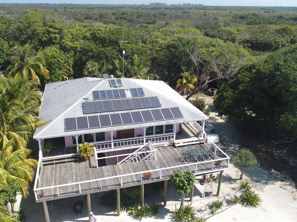 Listing ID: URE0406, Pine Point Utila, Bay Islands, HN - Pine Point Home with Dock, Photo #
