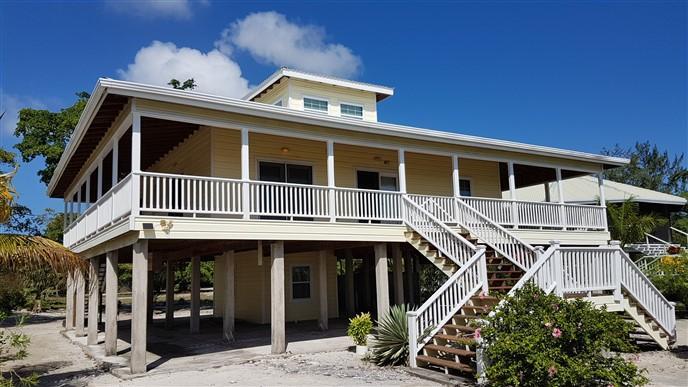Listing ID: URE0422, The Well Utila, Bay Islands, HN - Relaxed Beach Retreat, Photo #