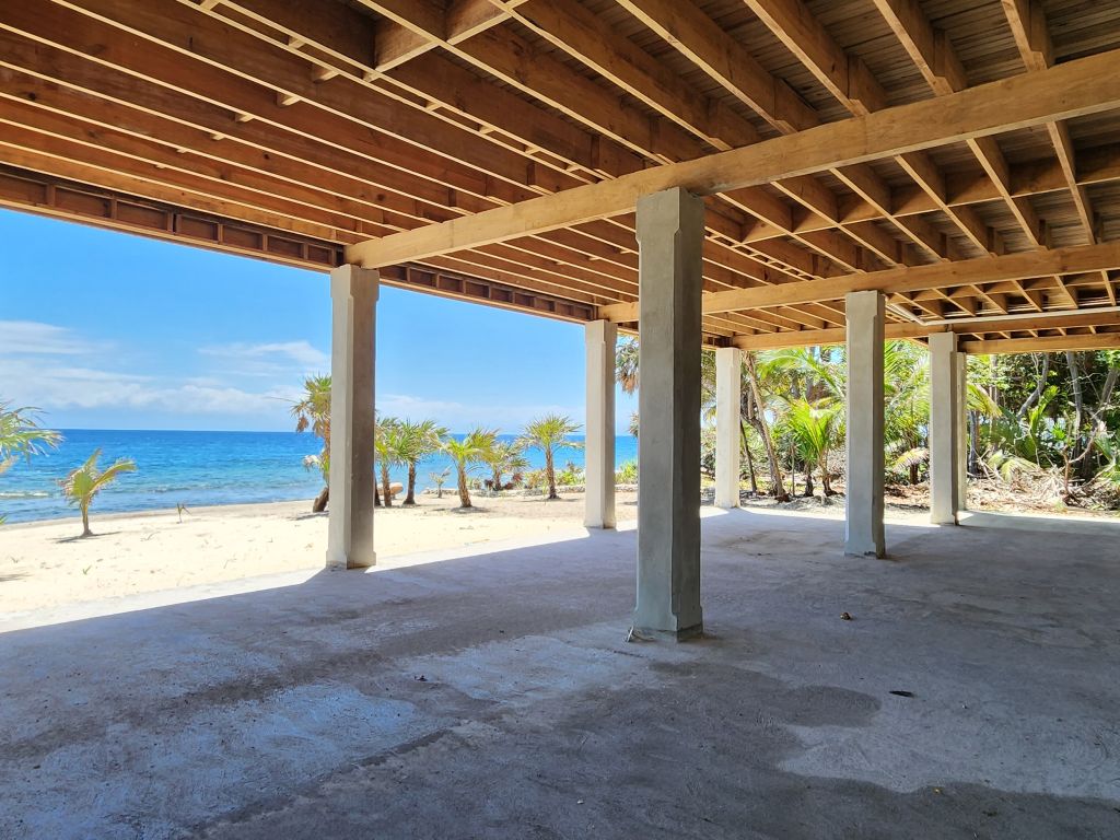 Listing ID: URE0468, Pretty Bush Utila, Bay Islands, HN - Beachfront at Pretty Bush, Photo #