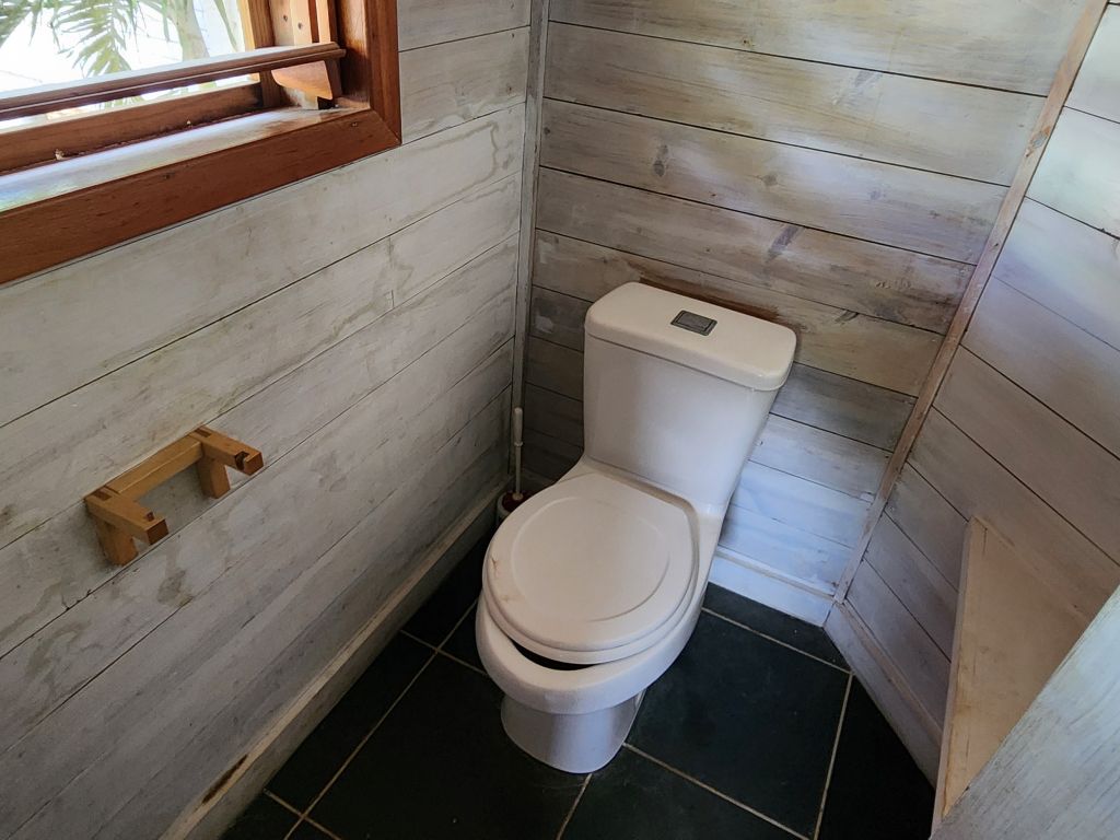 Listing ID: URE0472, Swanix Bay Utila, Bay Islands, HN - Tropical Paradise Retreat with Panoramic Sea Views, Photo #