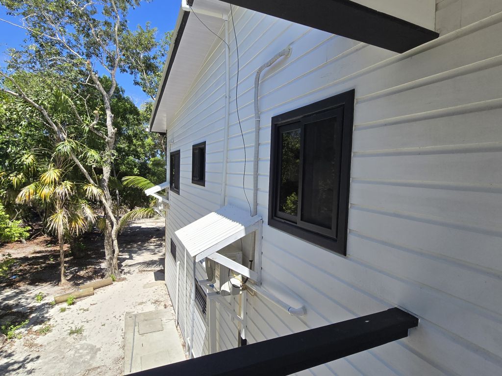 Listing ID: URE0474, Pine Point Utila, Bay Islands, HN - Sandy Shore Beach Home, Photo #