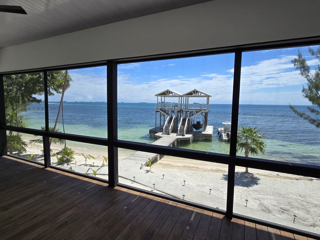 Listing ID: URE0474, Pine Point Utila, Bay Islands, HN - Sandy Shore Beach Home, Photo #