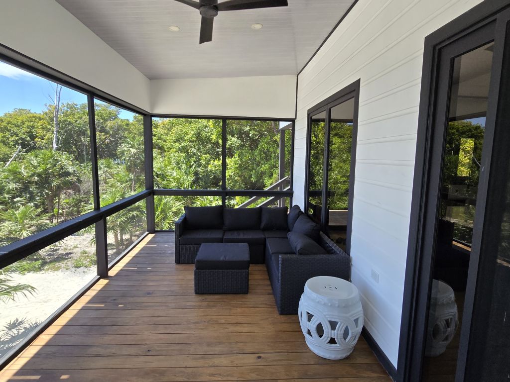 Listing ID: URE0474, Pine Point Utila, Bay Islands, HN - Sandy Shore Beach Home, Photo #