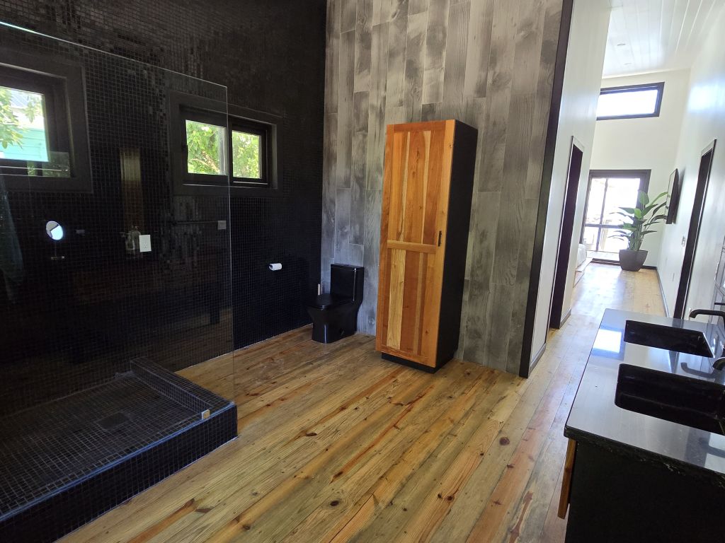 Listing ID: URE0474, Pine Point Utila, Bay Islands, HN - Sandy Shore Beach Home, Photo #