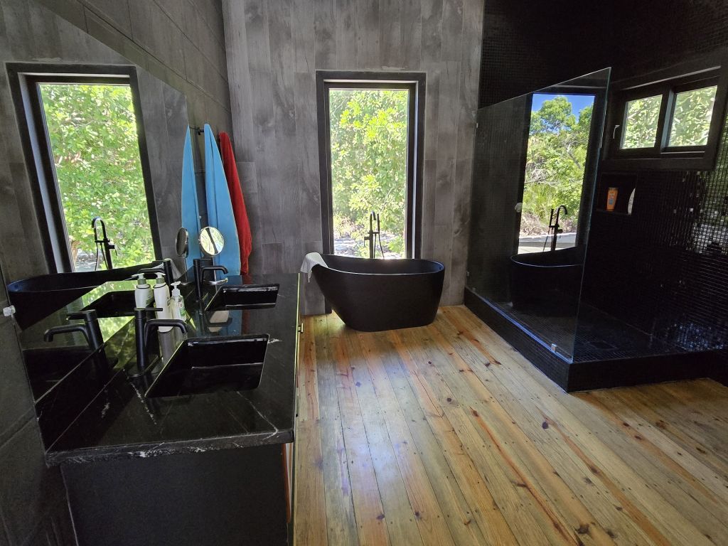 Listing ID: URE0474, Pine Point Utila, Bay Islands, HN - Sandy Shore Beach Home, Photo #