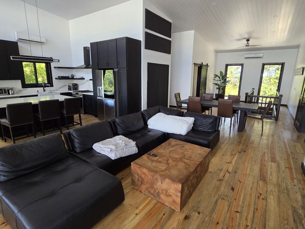 Listing ID: URE0474, Pine Point Utila, Bay Islands, HN - Sandy Shore Beach Home, Photo #