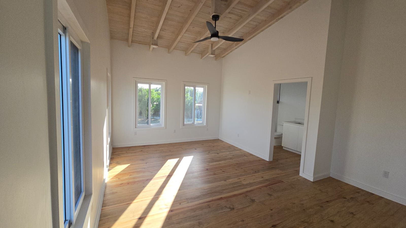 Listing ID: URE0481, Coral Beach Village Utila, Bay Islands, HN - Calypso Cove, Photo #