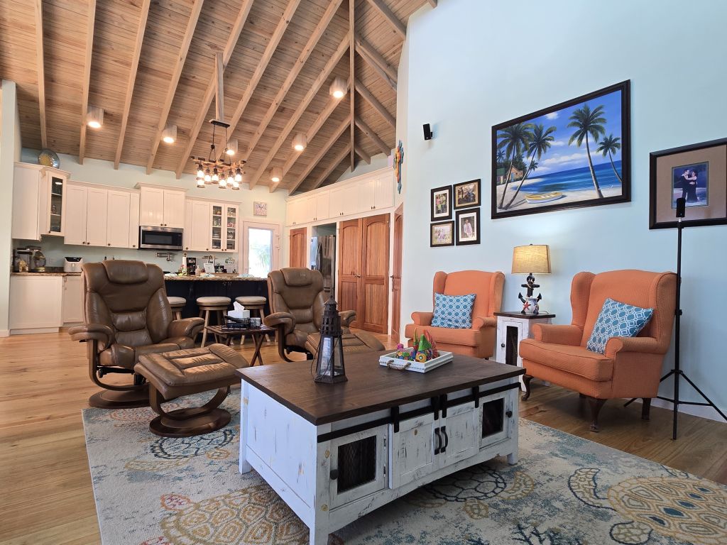 Listing ID: URE0490, Jonathan Point Utila, Bay Islands, HN - South West St. Breezy, Photo #