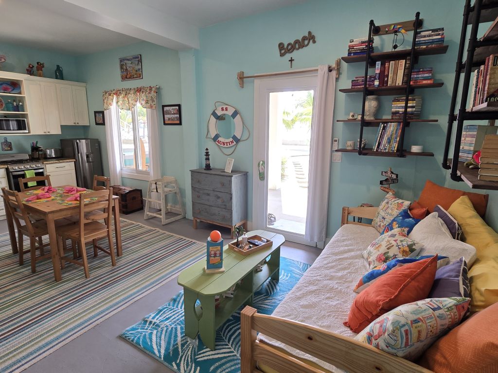 Listing ID: URE0490, Jonathan Point Utila, Bay Islands, HN - South West St. Breezy, Photo #