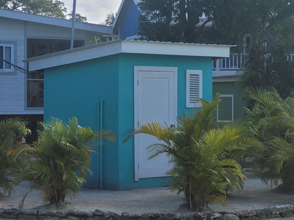 Listing ID: URE0490, Jonathan Point Utila, Bay Islands, HN - South West St. Breezy, Photo #