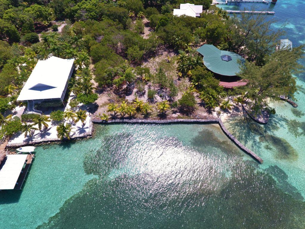 Listing ID: URE0585, Jonathan Point Utila, Bay Islands, HN - Beachfront Lot At Jonathan Point, Photo #