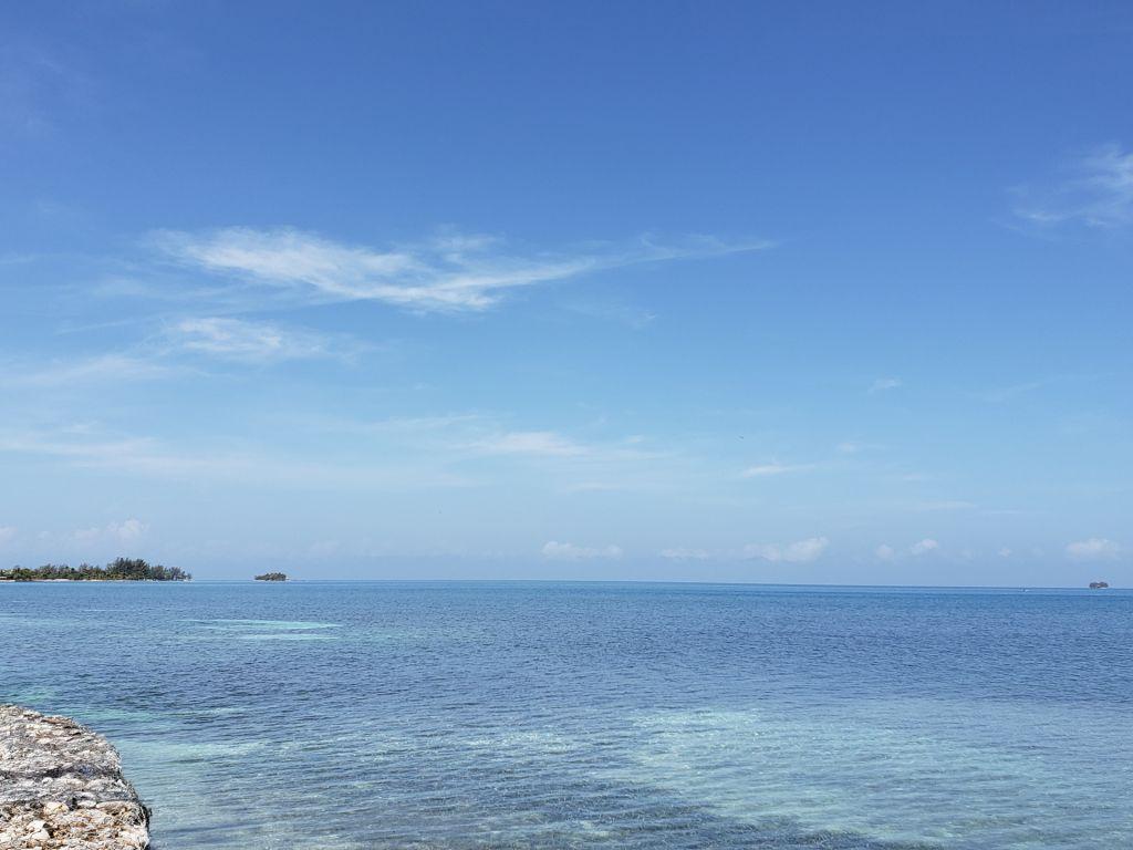 Listing ID: URE0585, Jonathan Point Utila, Bay Islands, HN - Beachfront Lot At Jonathan Point, Photo #