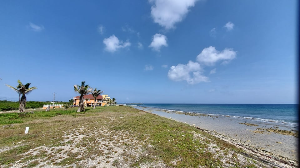 Listing ID: URE0616, Dolphin Run Utila, Bay Islands, HN - Oceanfront Lot At Dolphin Run, Photo #