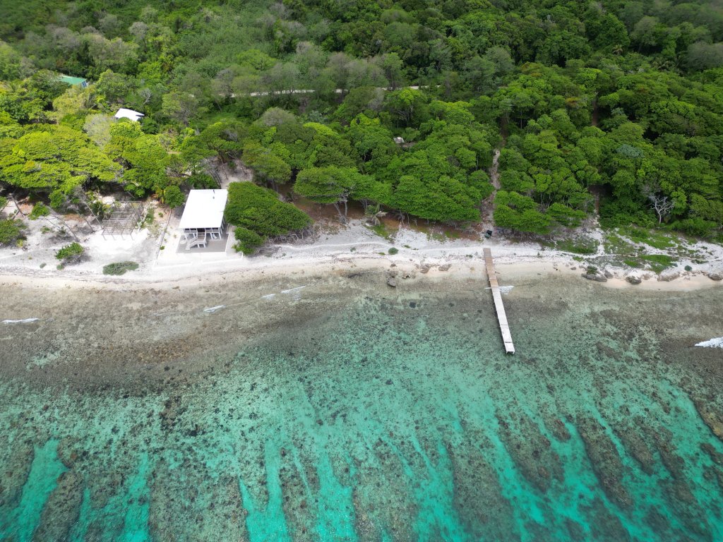 Listing ID: URE0661, Big Rock Utila, Bay Islands, HN - Big Rock Oceanfront Lot 10, Photo #