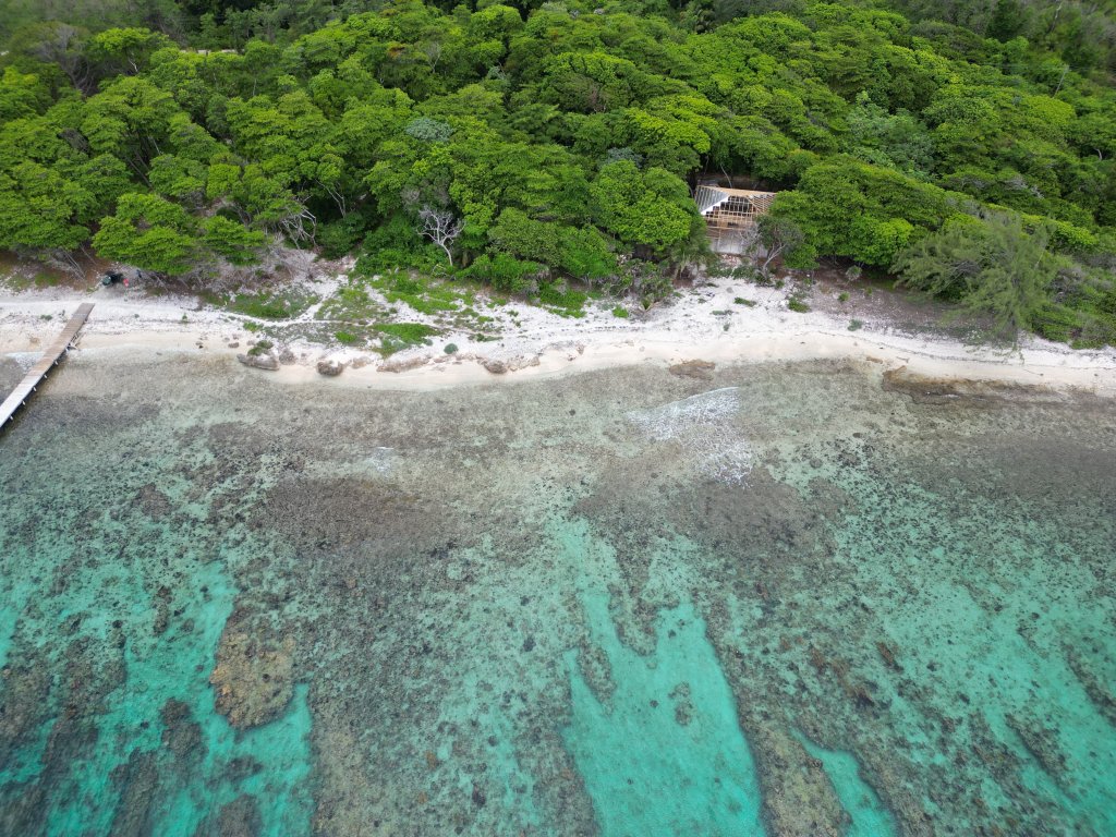 Listing ID: URE0661, Big Rock Utila, Bay Islands, HN - Big Rock Oceanfront Lot 10, Photo #