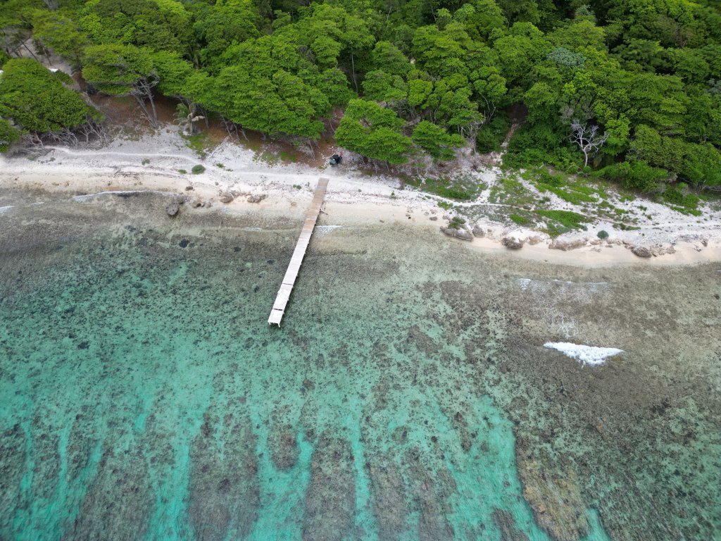 Listing ID: URE0662, Big Rock Utila, Bay Islands, HN - Big Rock Oceanfront Lot 11, Photo #