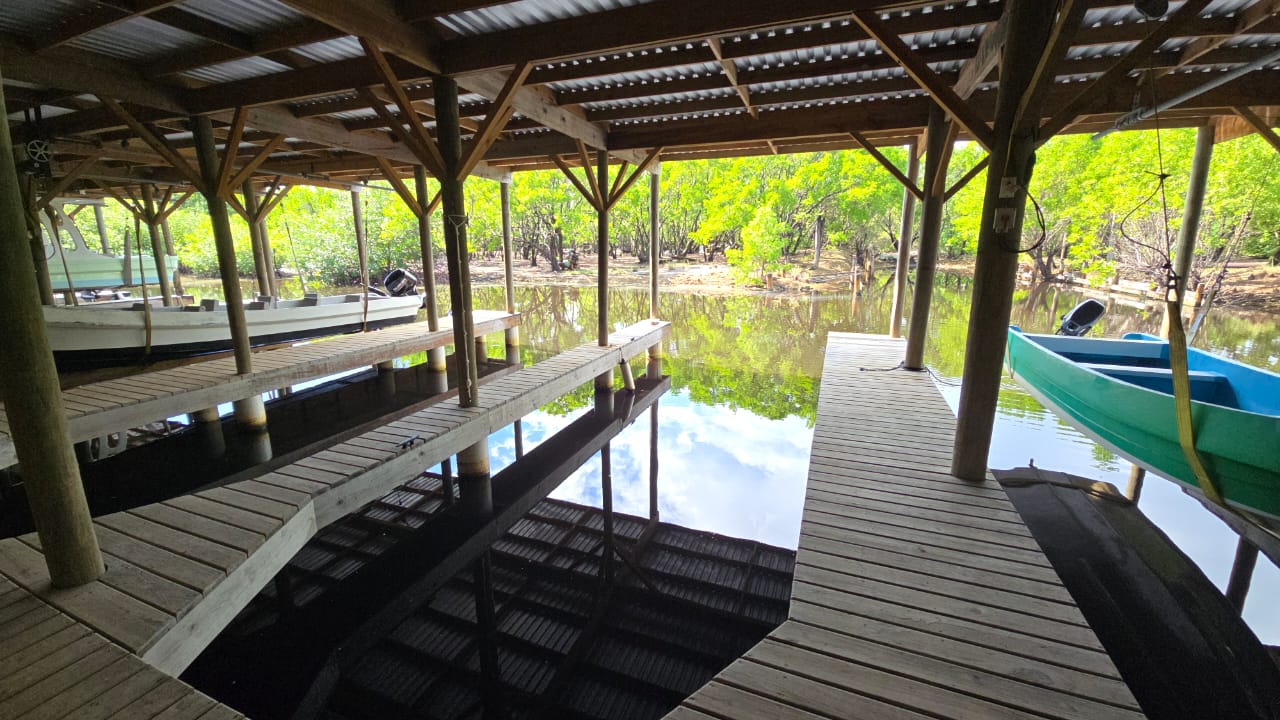 Listing ID: URE0691, Big Rock Utila, Bay Islands, HN - Big Rock oceanfront and back Lot with covered boat slip with bodega, Photo #