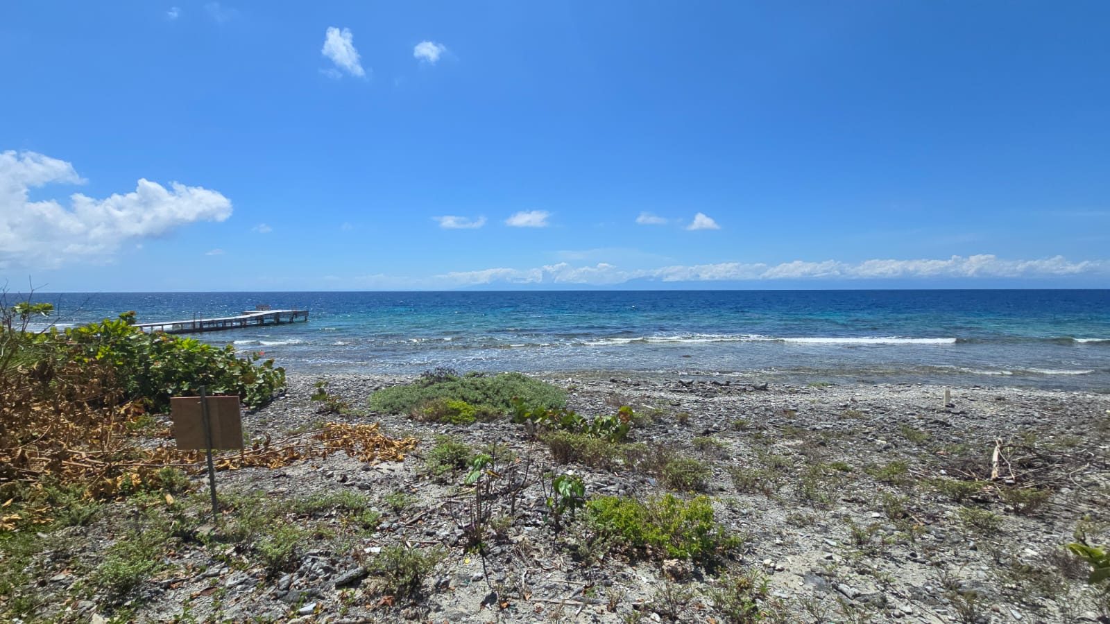 Listing ID: URE0691, Big Rock Utila, Bay Islands, HN - Big Rock oceanfront and back Lot with covered boat slip with bodega, Photo #