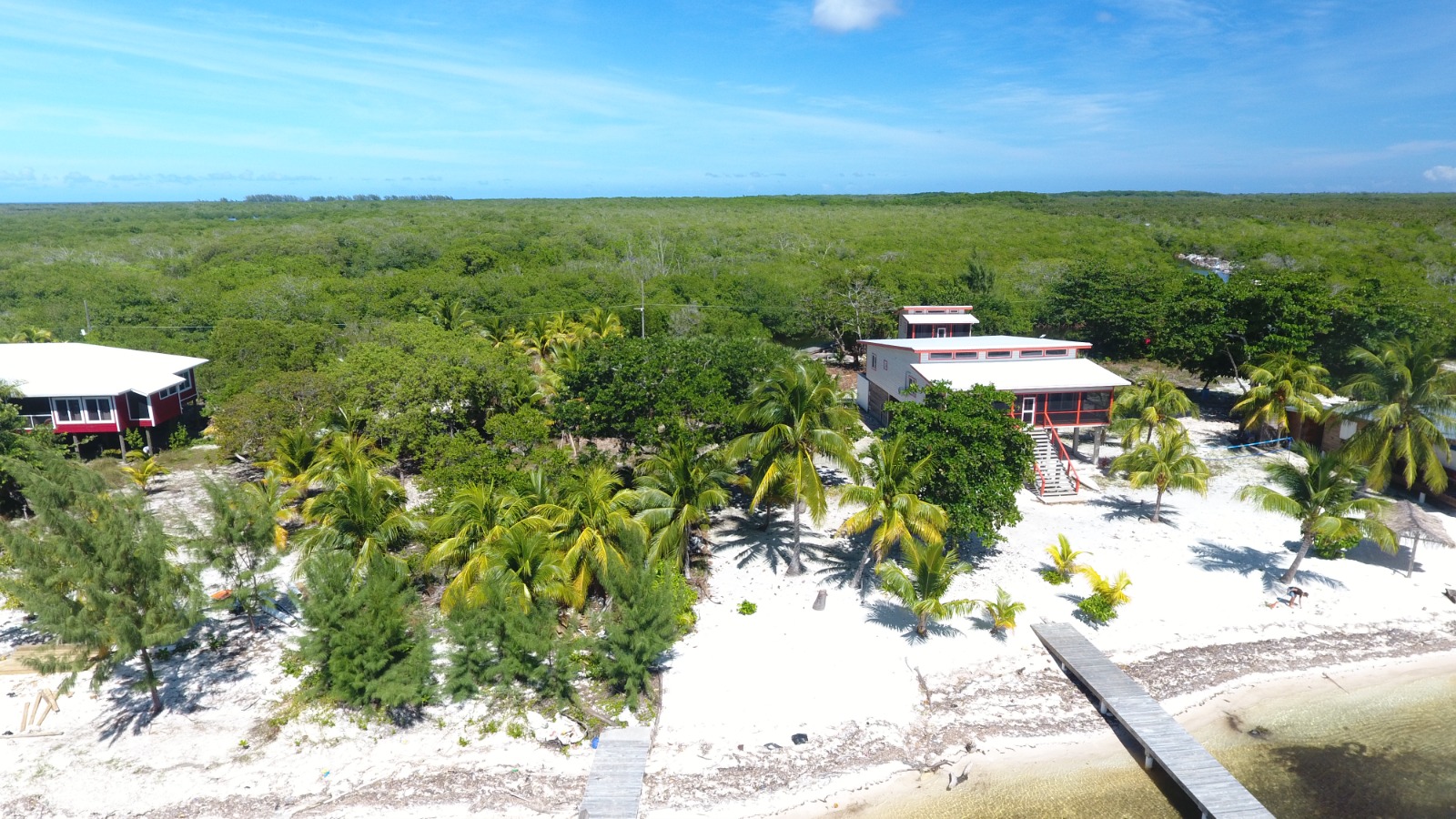 Listing ID: URE0693, Holland Beach Utila, Bay Islands, HN - Oceanfront property with small bodega and boat dock, Photo #