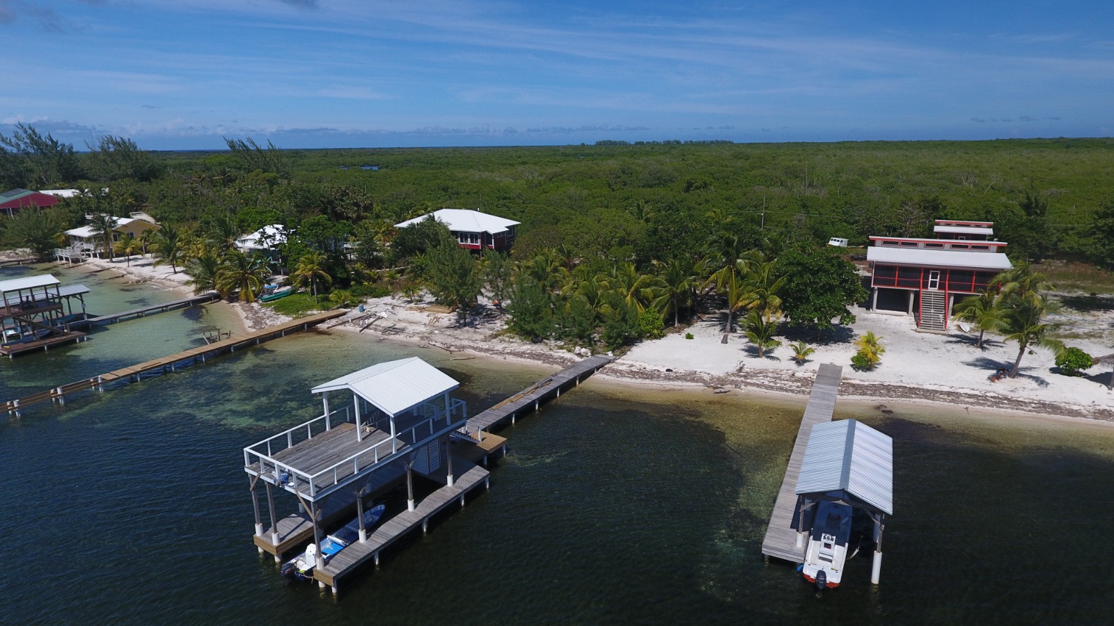 Listing ID: URE0693, Holland Beach Utila, Bay Islands, HN - Oceanfront property with small bodega and boat dock, Photo #