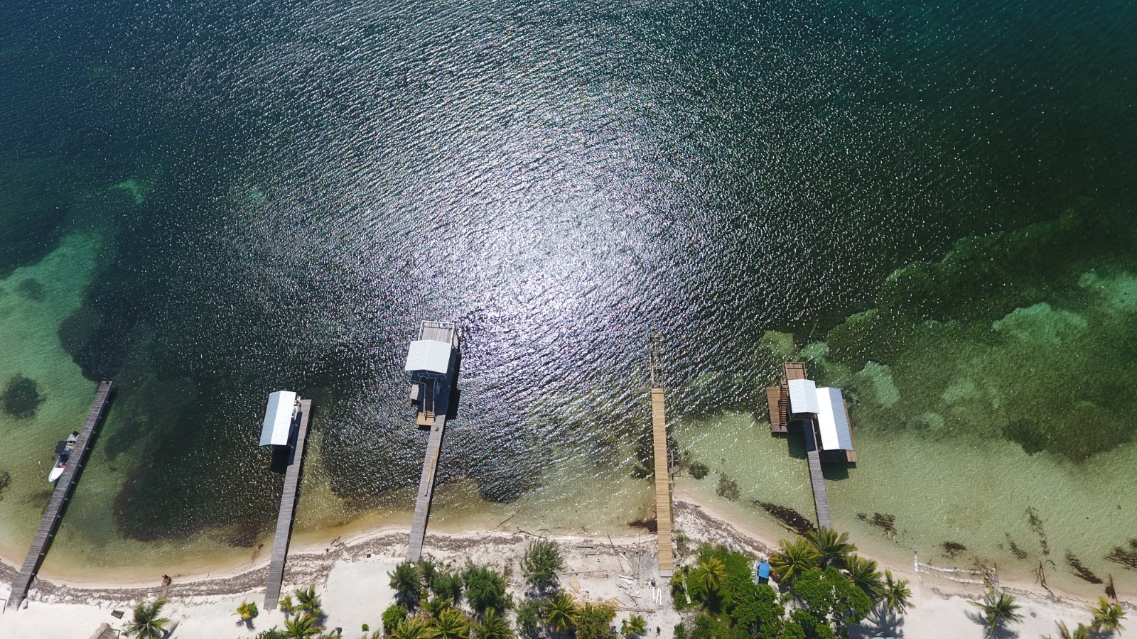 Listing ID: URE0693, Holland Beach Utila, Bay Islands, HN - Oceanfront property with small bodega and boat dock, Photo #