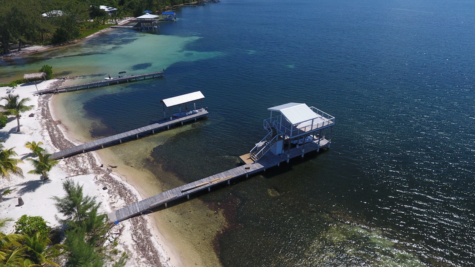 Listing ID: URE0693, Holland Beach Utila, Bay Islands, HN - Oceanfront property with small bodega and boat dock, Photo #