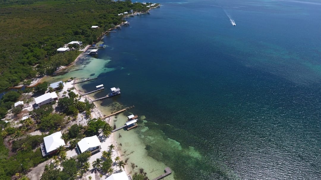 Listing ID: URE0695, Holland Beach Utila, Bay Islands, HN - Waterfront Property with Covered Boat Lift & Deck, Photo #