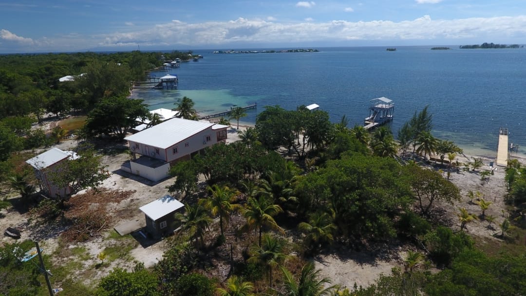 Listing ID: URE0695, Holland Beach Utila, Bay Islands, HN - Waterfront Property with Covered Boat Lift & Deck, Photo #
