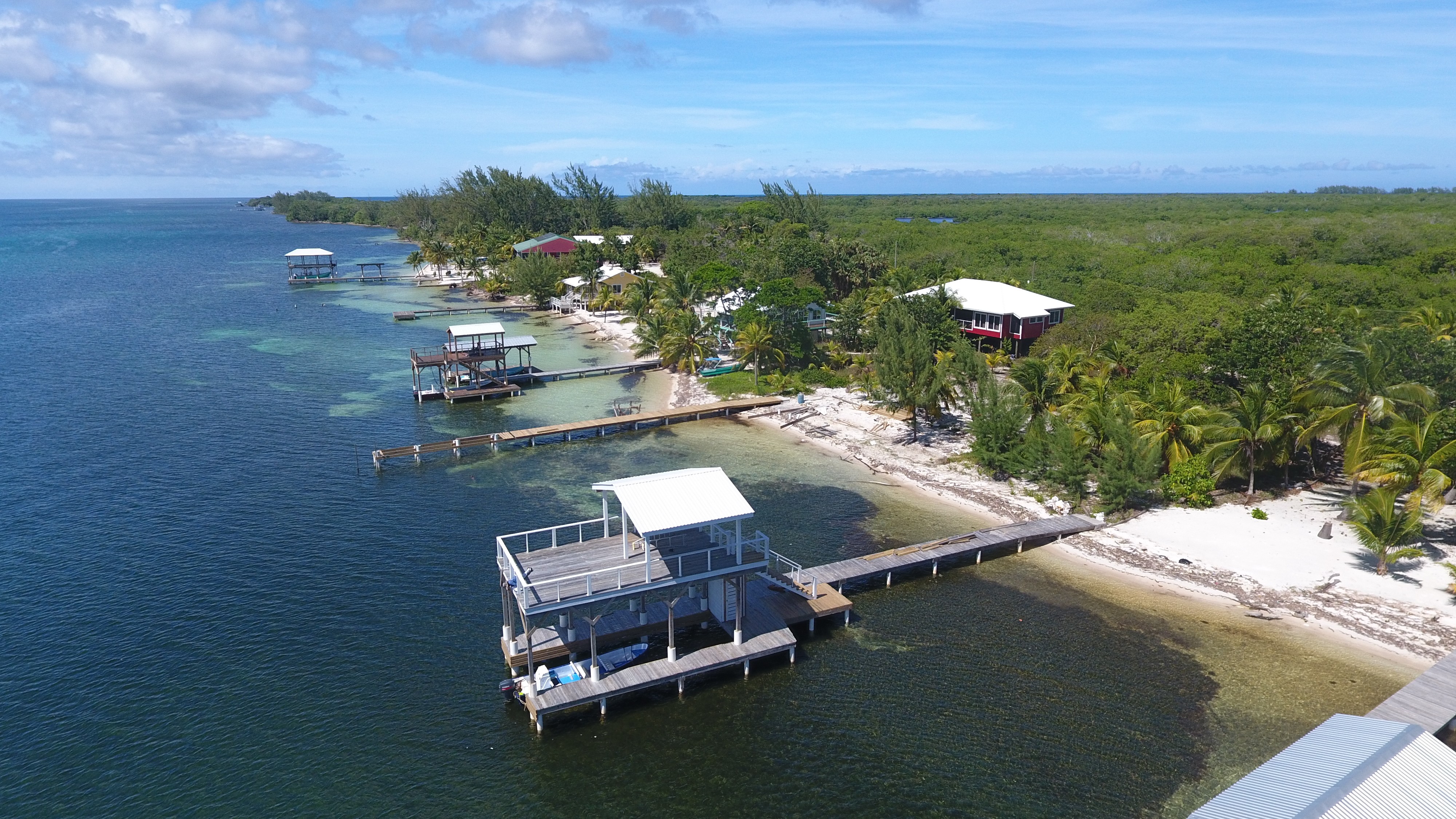 Listing ID: URE0695, Holland Beach Utila, Bay Islands, HN - Waterfront Property with Covered Boat Lift & Deck, Photo #